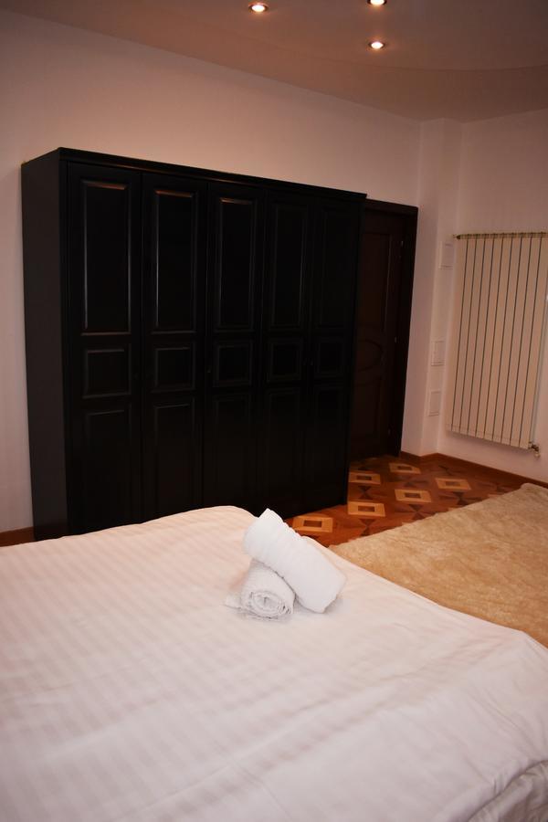 Grand Central Accomodation Sala Palatului Bukarest Exterior foto