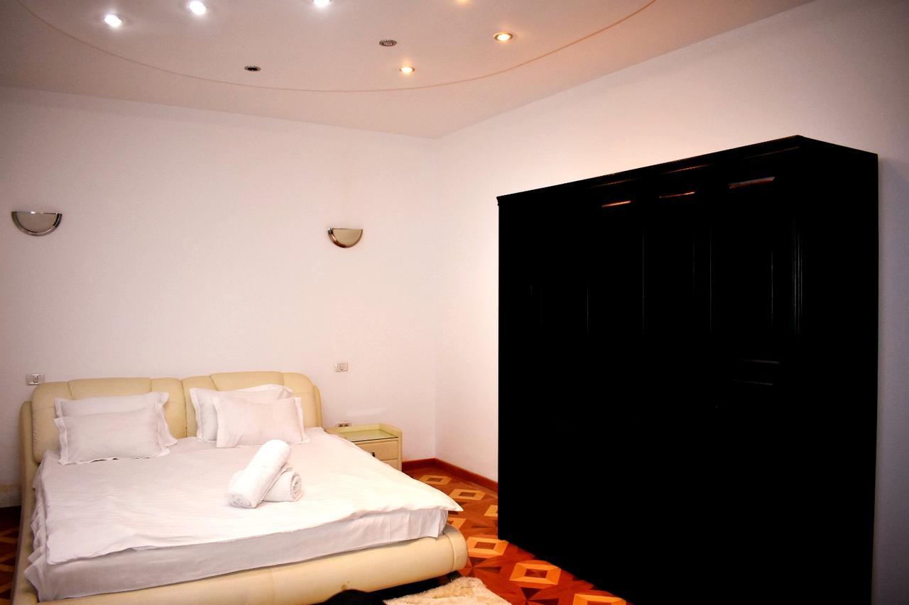 Grand Central Accomodation Sala Palatului Bukarest Exterior foto
